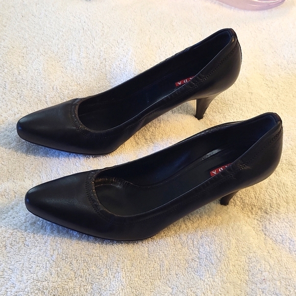 Prada Black Soft Leather Kitten Heels pointed toe pump SZ 7.5/38 leather insole - Picture 3 of 15